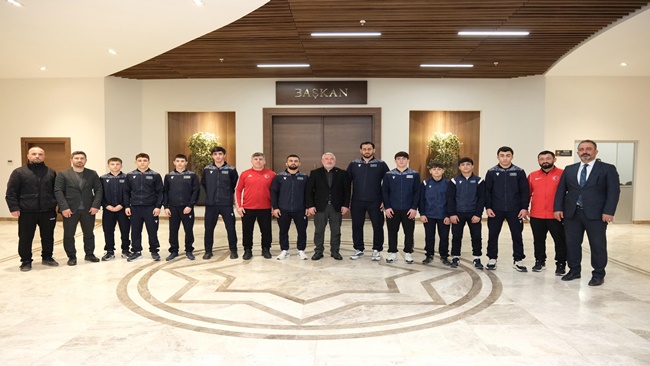 AZERİ GÜREŞÇİLERDEN BAŞKAN AŞGIN’A ZİYARET